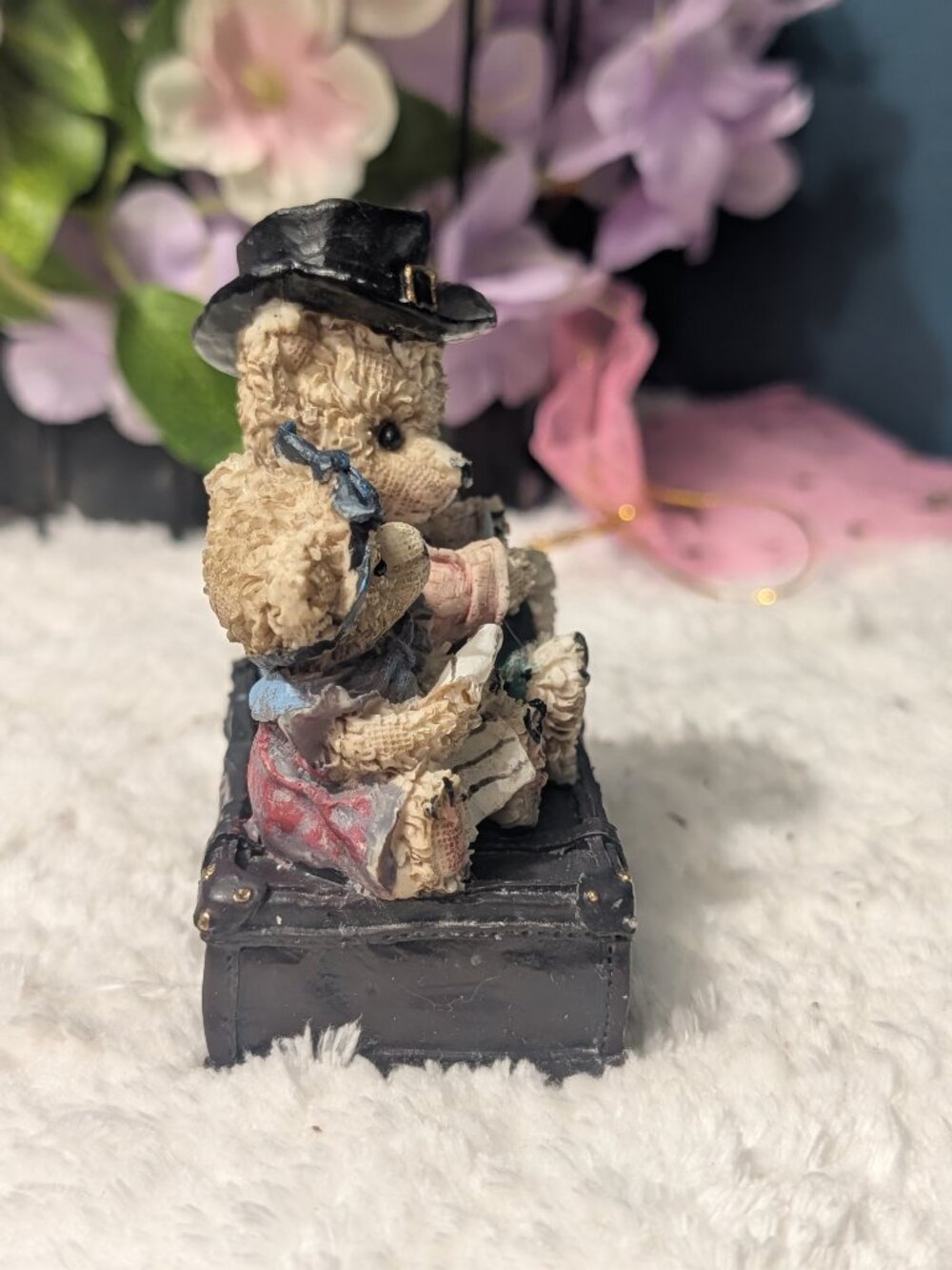 Vintage Traveling Teddy Bears on Suitcase Figurine - Picture 2 of 6